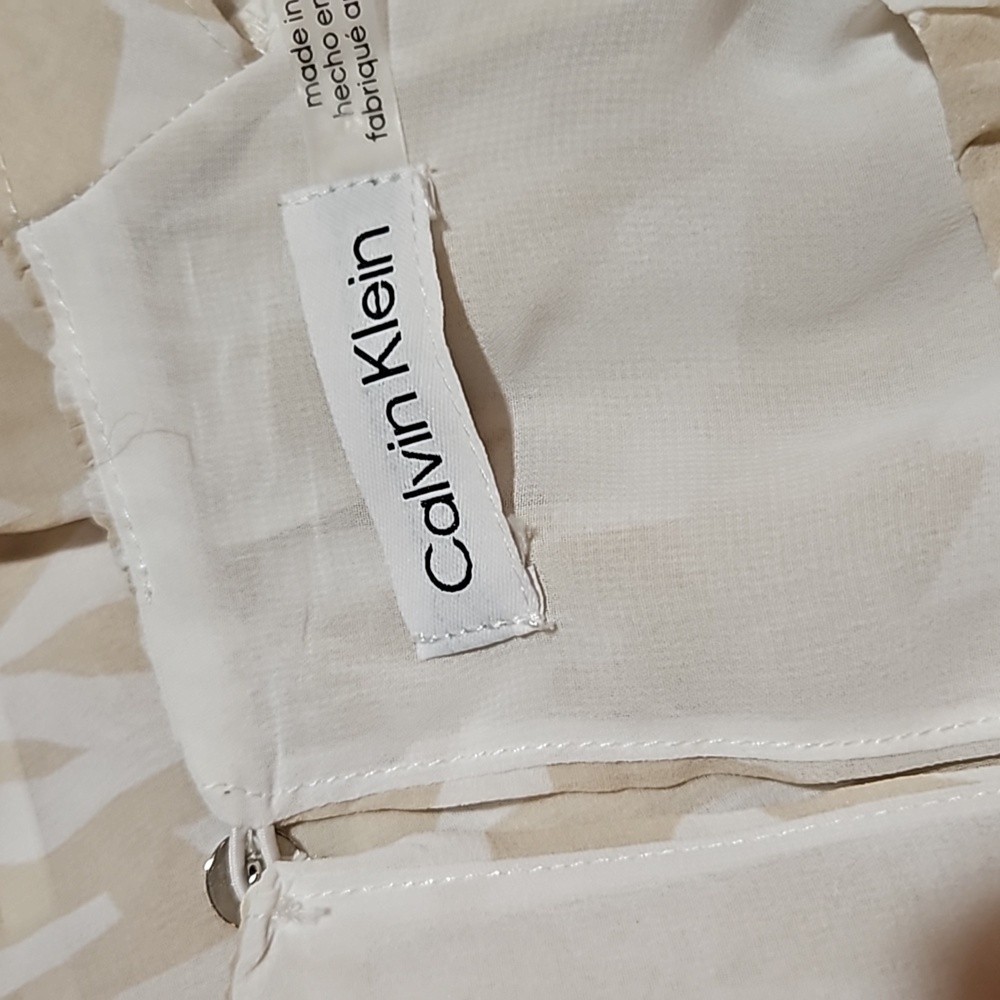 Calvin Klein | Beige and White Flowy Blouse - Picture 5 of 10